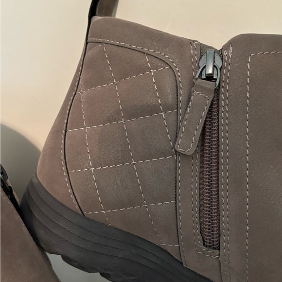 EASY SPIRIT Taupe Faux Suede Ankle Booties Size 7.5 - Picture 2 of 6